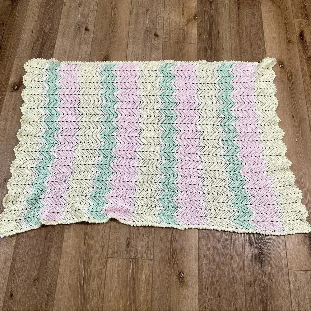 Beautiful Knit Patterned with Pink, Yellow & Mint with Silver Baby Blanket GUC